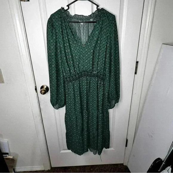 Max Studio Dresses & Skirts - NWT MAX STUDIO Green Geo Print Flowy Midi Dress Extra Large Originally $175